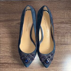 Pre Owned Antonio Melani Navy Suede Pump Heel W/ Jewel detail 6.5